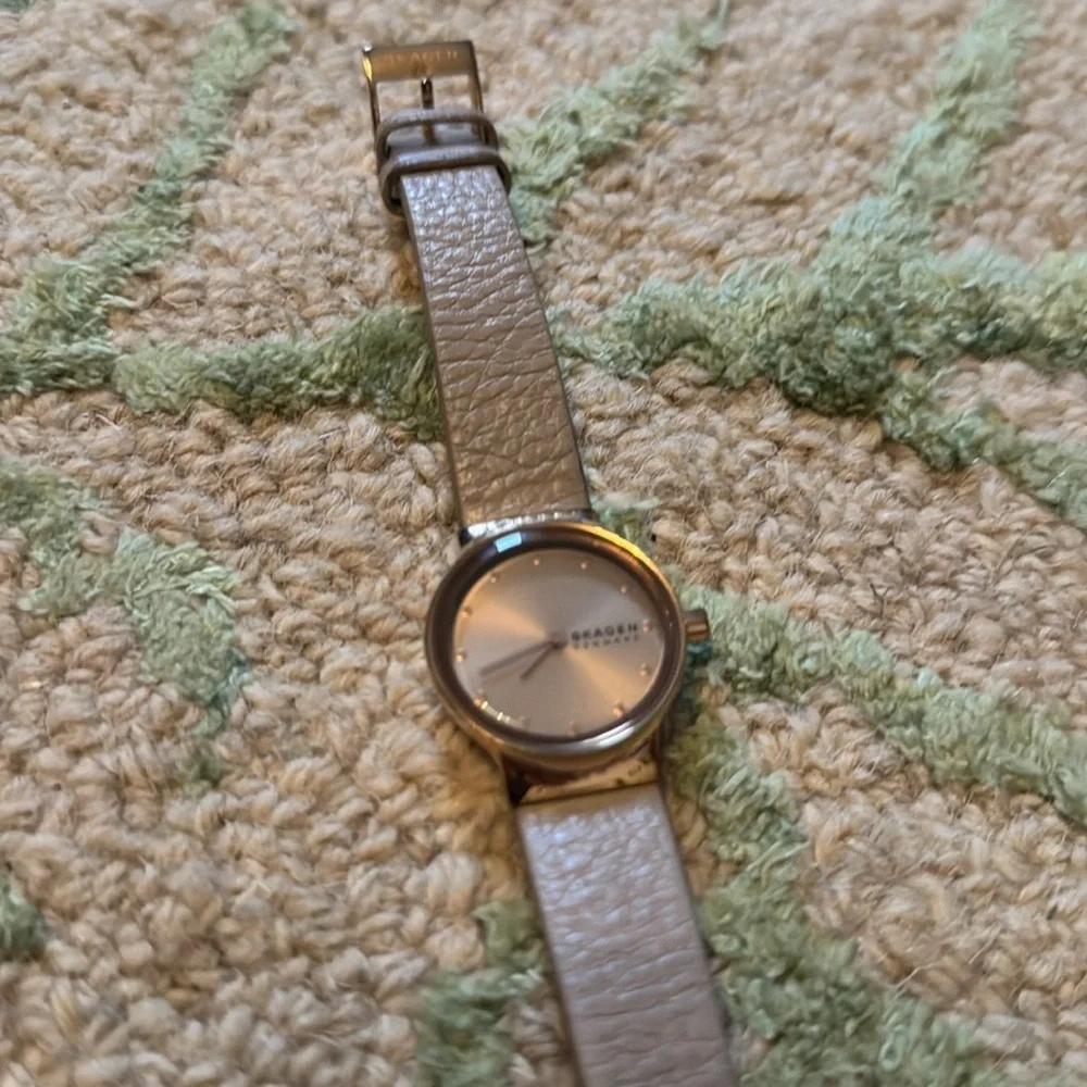 Skagen Denmark taupe tan and gold leather band wristwatch 12